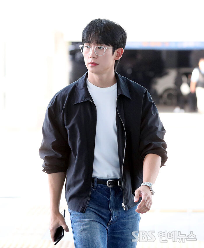 화보 촬영 일정으로 출국한 정해인 공항사진 | 인스티즈