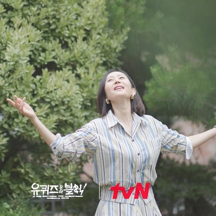다른 배우들에 비해 유난히 튀는 염정아 유퀴즈 스틸컷.jpg | 인스티즈