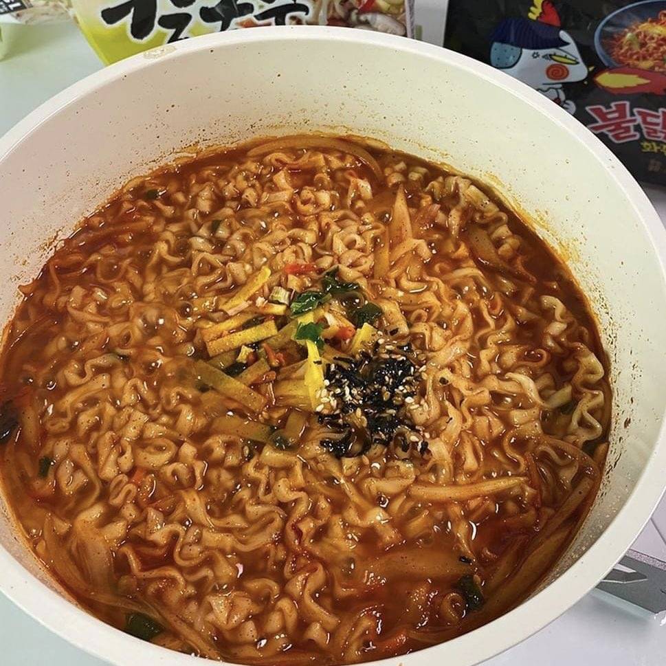 개꿀조합이라는 멸치칼국수+불닭볶음면 | 인스티즈