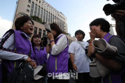 포토] 박희영 '무죄' 이태원참사 유가족 '오열' | 인스티즈