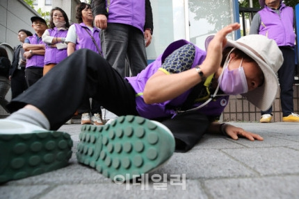 포토] 박희영 '무죄' 이태원참사 유가족 '오열' | 인스티즈