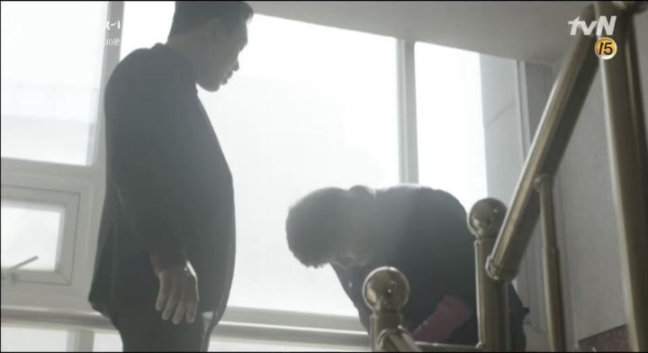 노인네가 날 보고 웃어... 다 본 거야... [나의아저씨] | 인스티즈