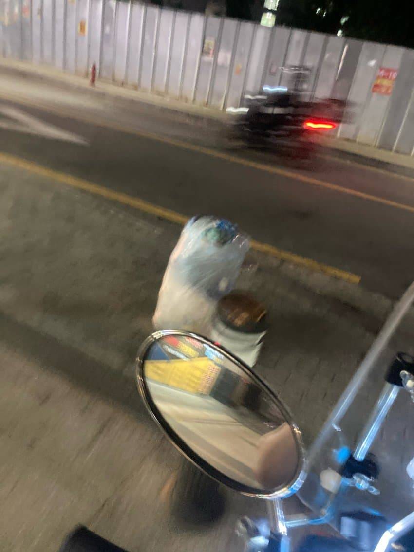 길에서 쭈구려 울고있는 대한항공 승무원 사진 | 인스티즈