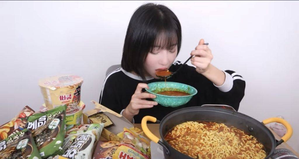 현시각 아주아주아주 오랜만에 라이브중인 쯔양 | 인스티즈