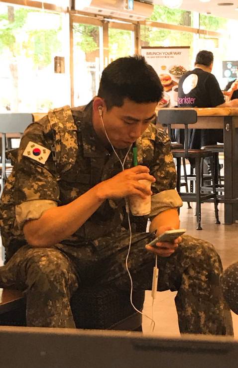 평생 군복만 입어라 4명.jpg | 인스티즈