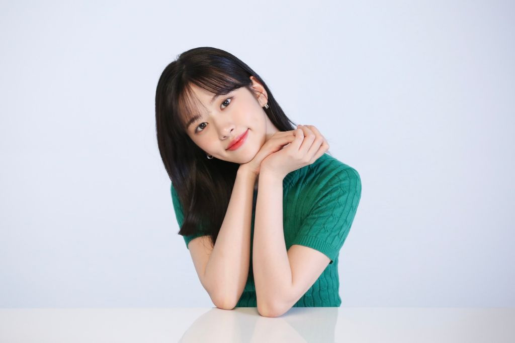 하나은행 모델이라 농협은행밈 못 쓰는 아이브 안유진 | 인스티즈