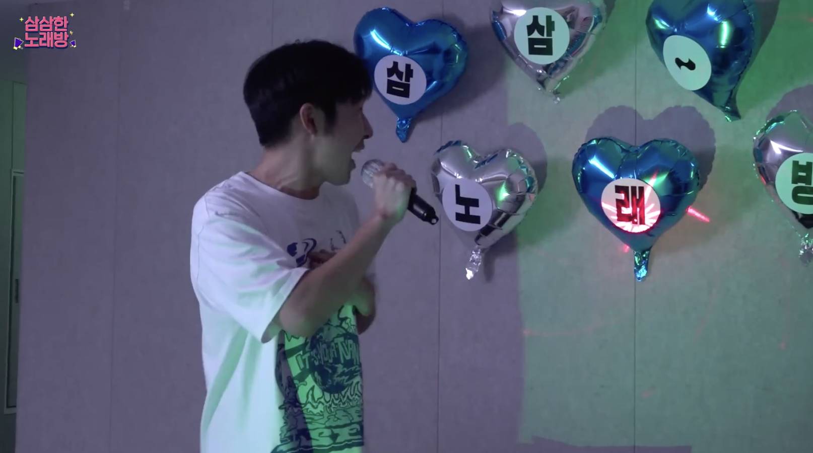 노래방 바닥에 연예인이 누워있을 때 찐반응 .jpgif | 인스티즈
