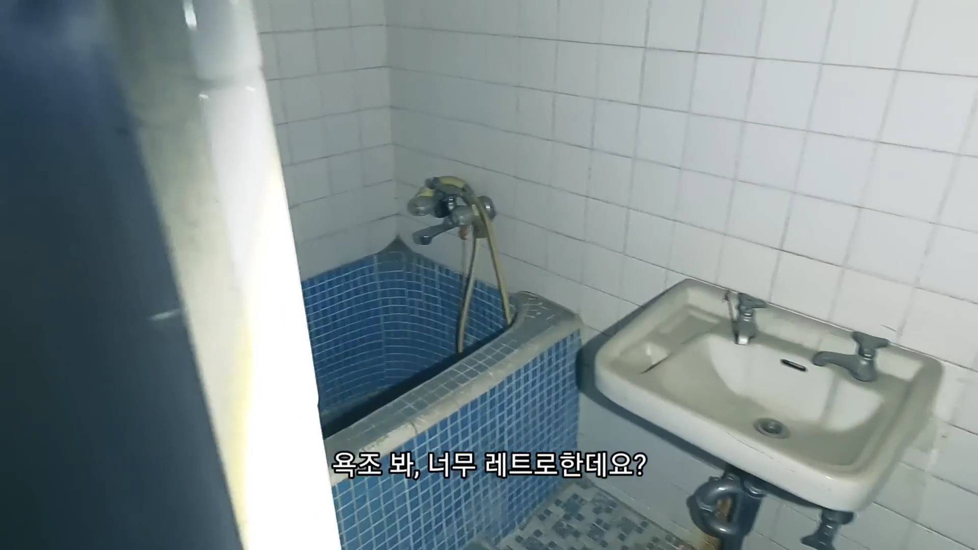 23년째 방치된 폐여관....jpg | 인스티즈