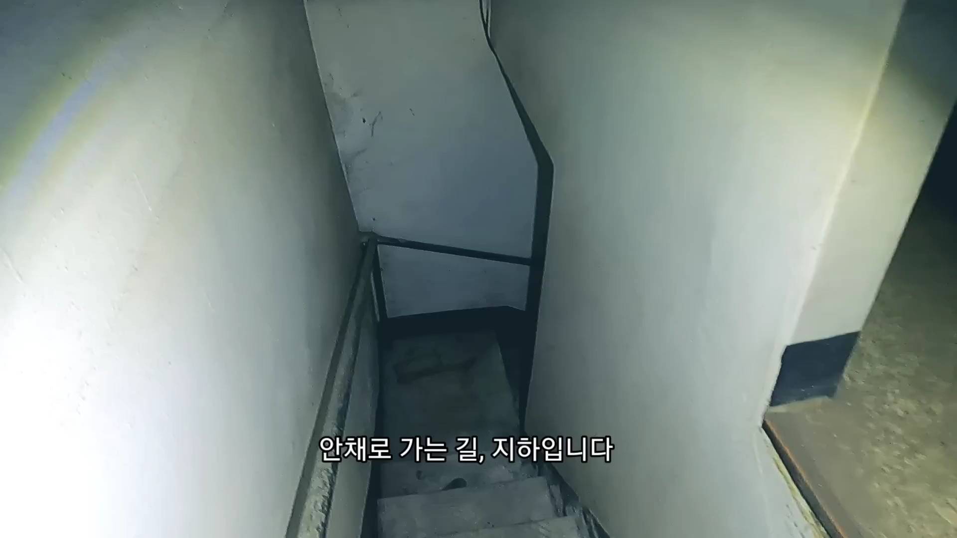 23년째 방치된 폐여관....jpg | 인스티즈