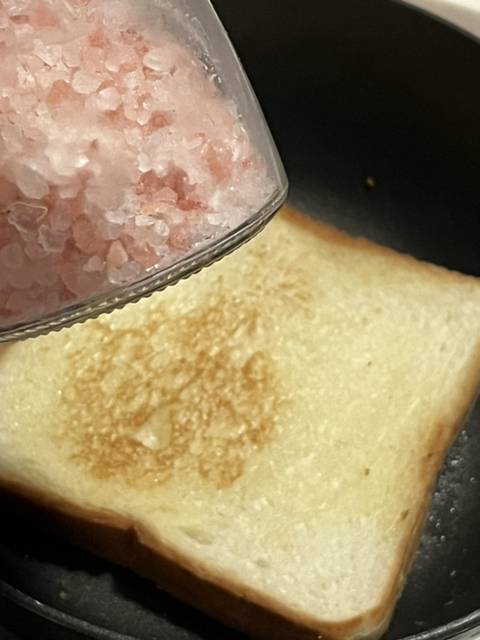 가성비는 흐르지만 찐보다 맛있는...식빵으로 소금빵 만들기 | 인스티즈