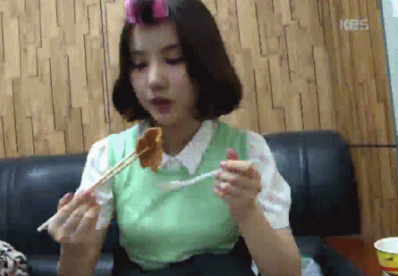 음식을 복스럽게 먹는 은하 | 인스티즈