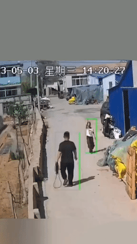 어른들도 때론 어린 아이처럼 걷고 싶음.gif | 인스티즈