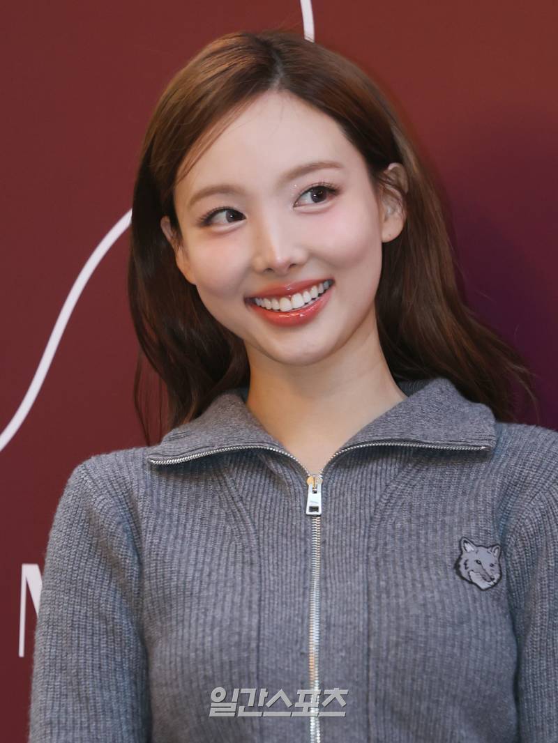 오늘자 트와이스 나연 메종키츠네 포토월 기사사진 | 인스티즈