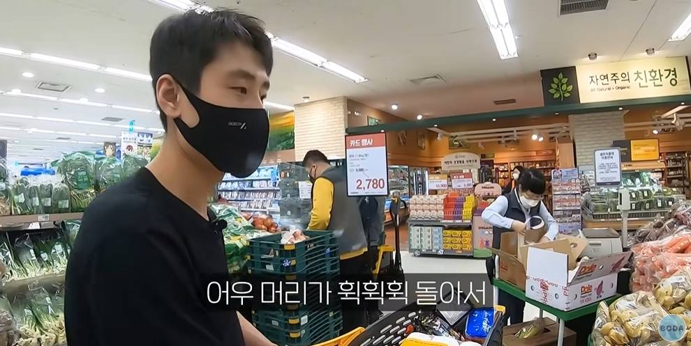 이마트에서 무제한 쇼핑해보는 북한군인 | 인스티즈