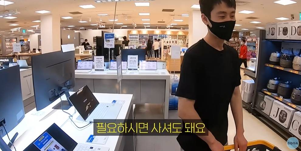 이마트에서 무제한 쇼핑해보는 북한군인 | 인스티즈