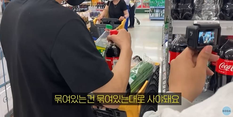 이마트에서 무제한 쇼핑해보는 북한군인 | 인스티즈