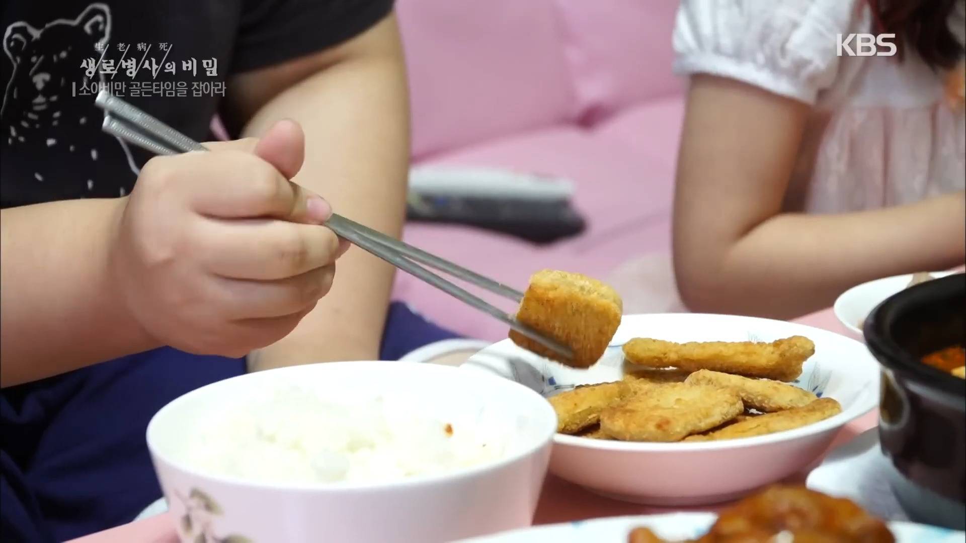 부모님의 맞벌이로 혼자 있는 시간이 많아지면서 소아 비만이 된 13살 소녀...jpg | 인스티즈