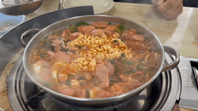 유튜버 육식맨이 꼽은 부대찌개 맛집 1위, 2위 | 인스티즈
