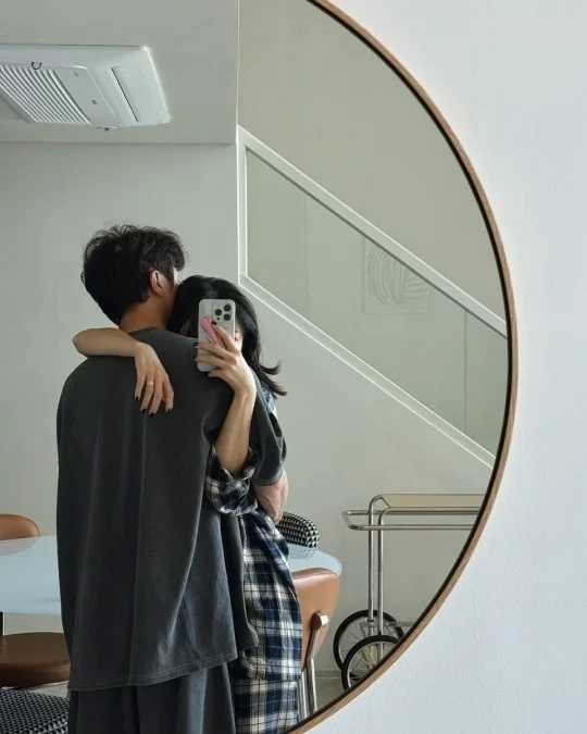 이솔이, 거울 앞 ♥박성광과 끌어안고 애정행각 "기분 좋아" | 인스티즈