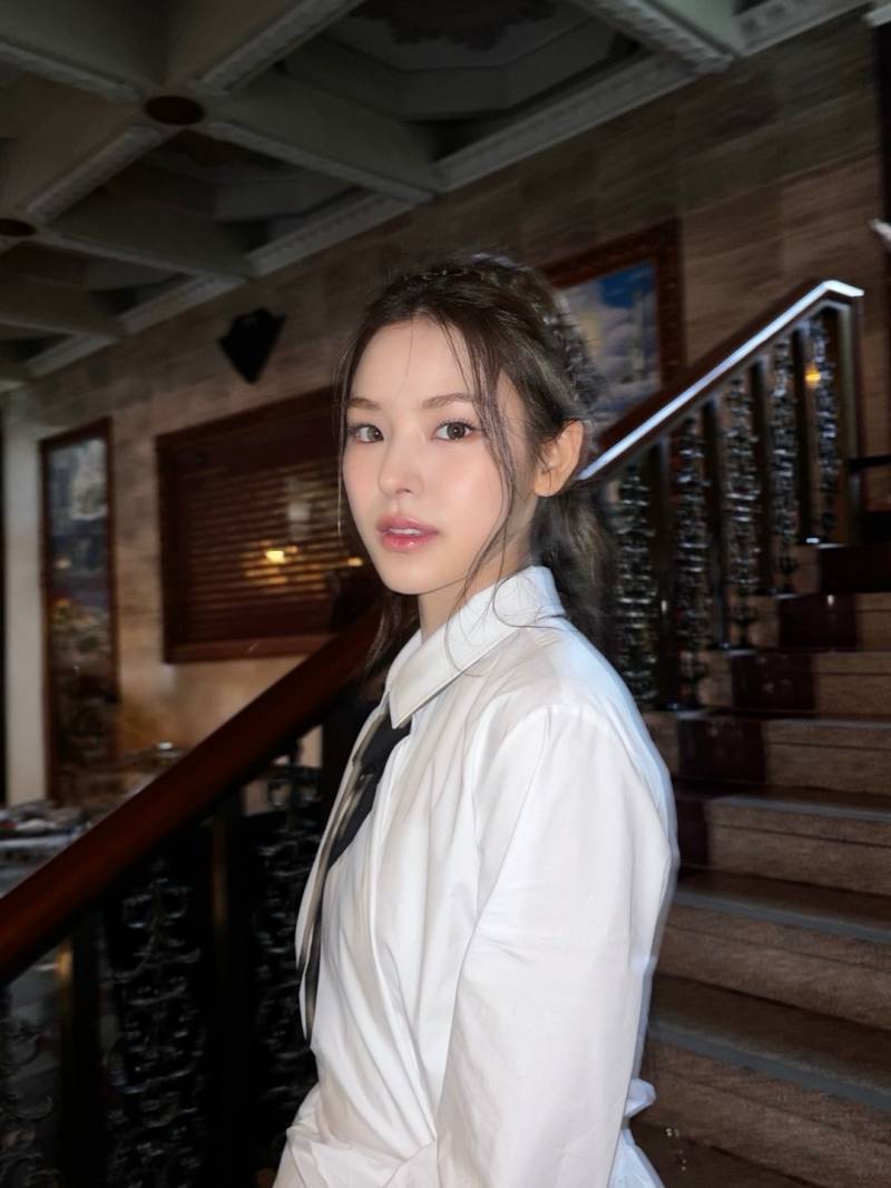 진짜 비주얼합 미친 것 같은 신인 여돌 이즈나 | 인스티즈