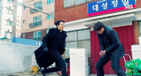 [열혈사제] 작가와 감독이 김남길 치트키 제대로 썼던 19-20회 흑화액션장면.gif(스포&스압) | 인스티즈