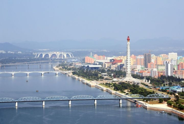 한국에 처음 오는 사람들이 생각했던 것보다 더 커서 놀란다는 것 | 인스티즈