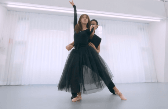 발레 배우면서 다리찢기로 고통받는 이미주 | 인스티즈