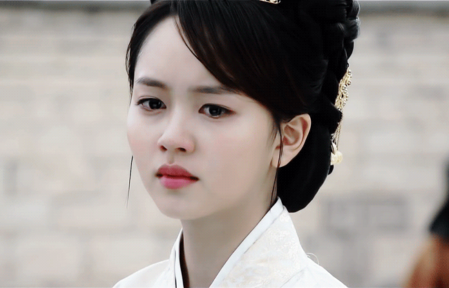 공유 여동생으로 나온 드라마에서 별 대사 없이 화면 장악한 김소현.jpgif | 인스티즈