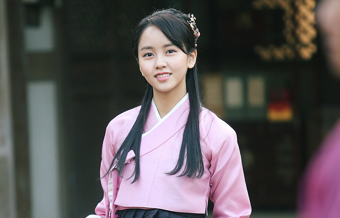 공유 여동생으로 나온 드라마에서 별 대사 없이 화면 장악한 김소현.jpgif | 인스티즈