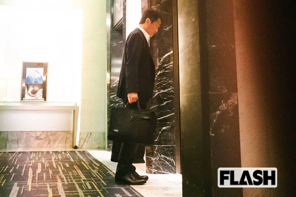 지역구 관광대사와 불륜 들킨 일본 야당대표 | 인스티즈