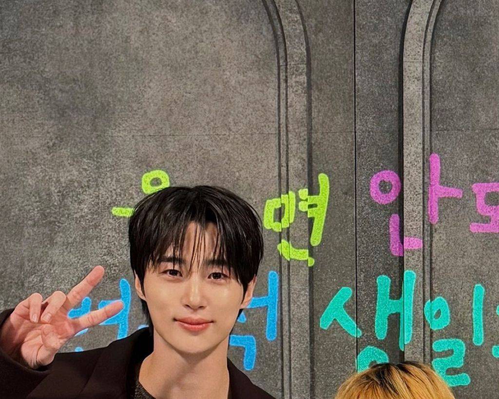 호텔같고 깔끔해보여서 집에도 해두고 싶은 안으로 파인 욕실 수납공간유병재x변우석 투샷 | 인스티즈
