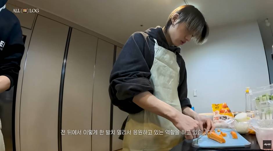 막내 수능 도시락 싸려고 새벽에 일어나서 자체 흑백요리사 찍은 남돌 | 인스티즈