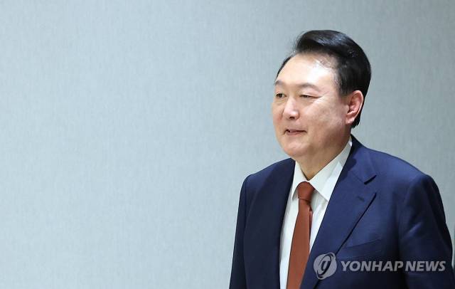 연봉 2억5천만원 尹대통령, 매월 200여만원 기부 사실 공개 | 인스티즈