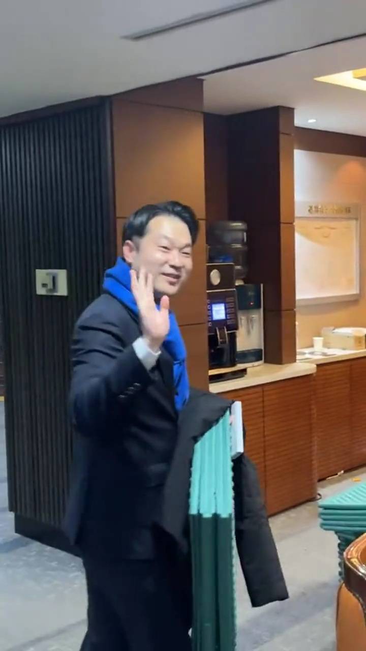 현재 국회 본회의장 지키고 있는 민주당 의원들.jpg | 인스티즈