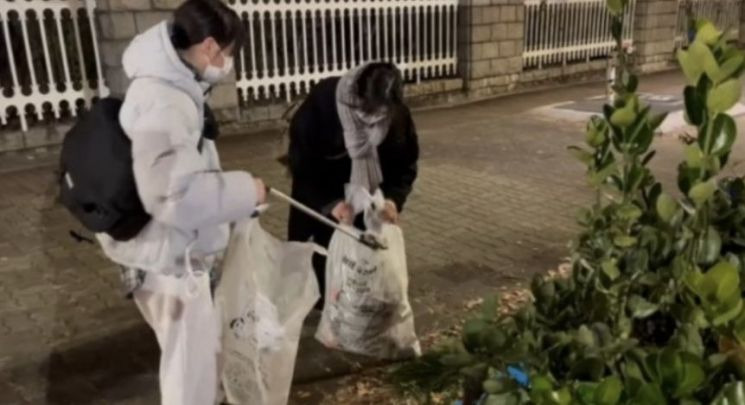 "괜히 한소리 듣기 싫어서"…집회 후 거리 청소한 청년들 | 인스티즈