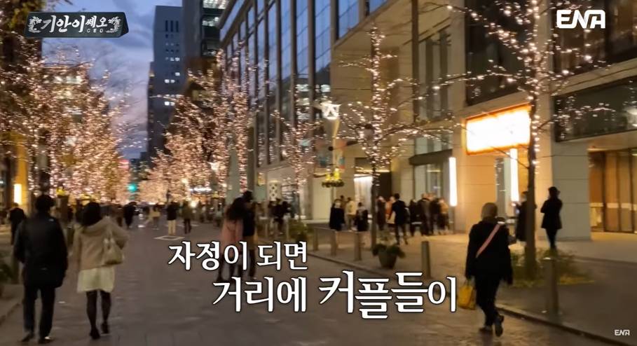 백화점에서 12시되면 다같이 키스하자는 이벤트 제시한 방송인 | 인스티즈