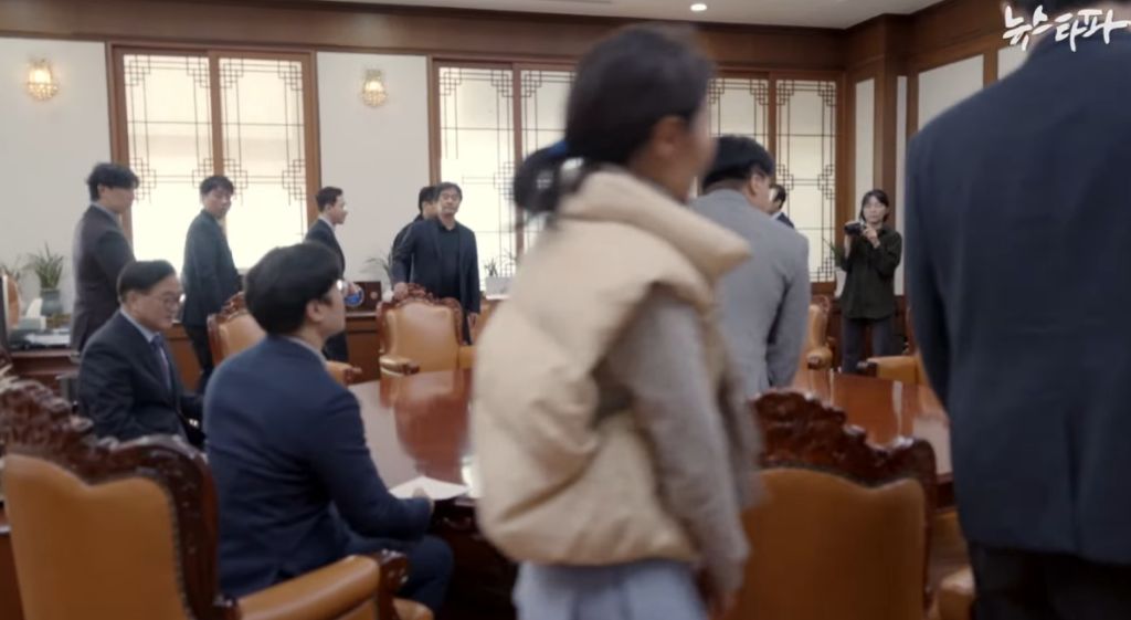 우원식 국회의장 계엄령 이후로 국회 내에서 숙식 해결 중 | 인스티즈
