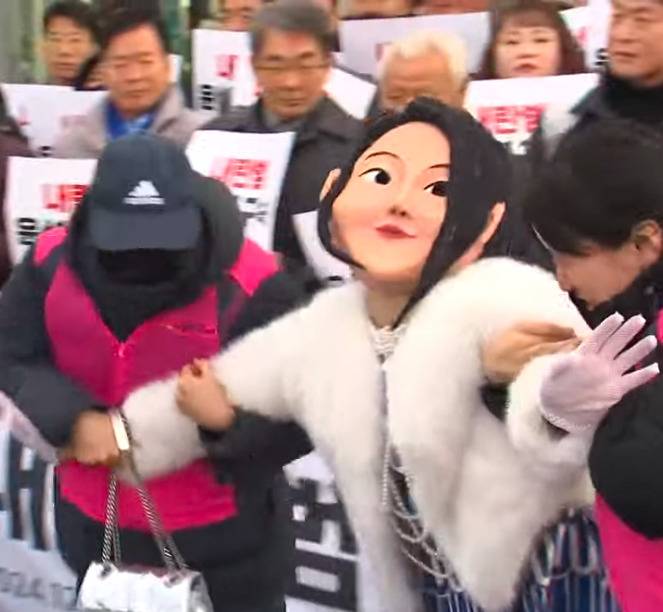 울산에서 이 체포 퍼포먼스중 | 인스티즈