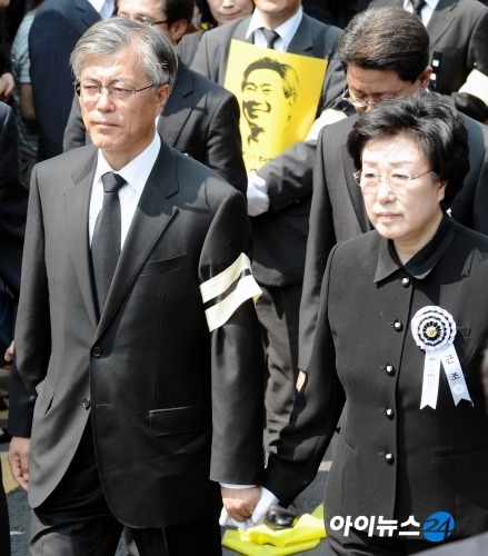 문재인 : 그의 죽음이 나를 정치의 길로 들어서게 했다 | 인스티즈