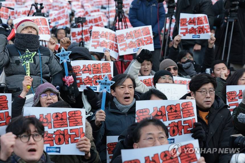 윤 대통령 탄핵 촉구 집회 참석한 조국 전 대표 | 인스티즈