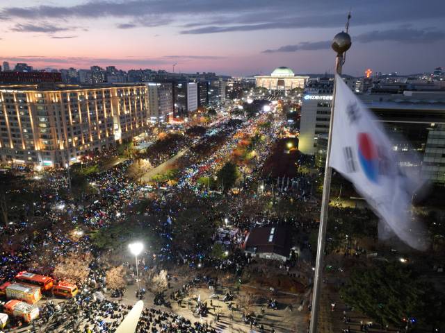 3장으로 보는 이명박,박근혜,윤석열 탄핵 집회 | 인스티즈