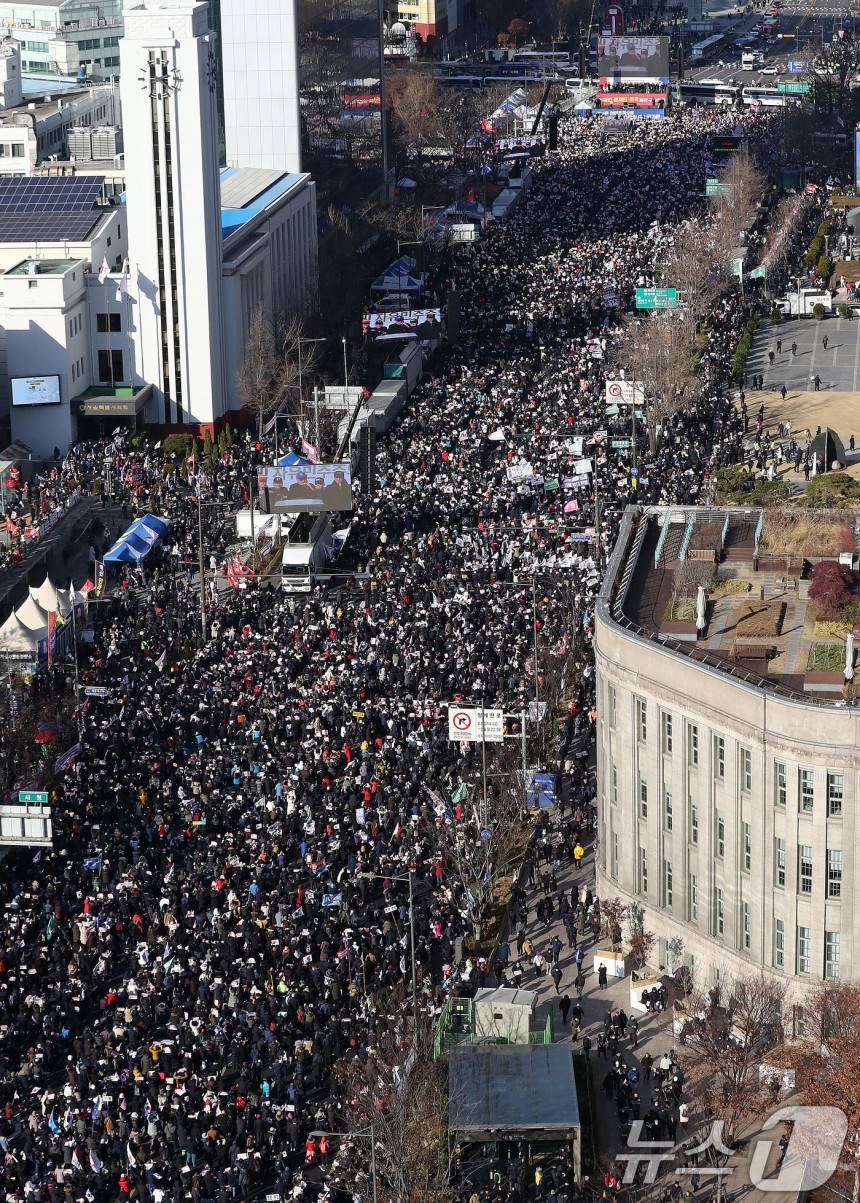 광화문에서 열린 탄핵 반대 집회 | 인스티즈