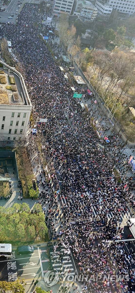 광화문에서 열린 탄핵 반대 집회 | 인스티즈