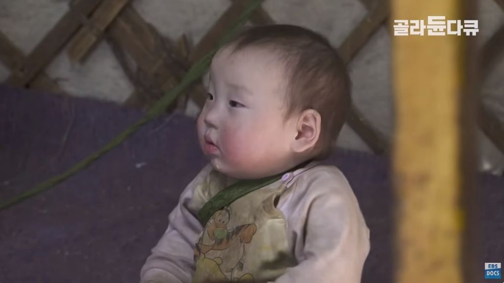 울지않고 엄마 기다리는 몽골 애기들...jpgif | 인스티즈