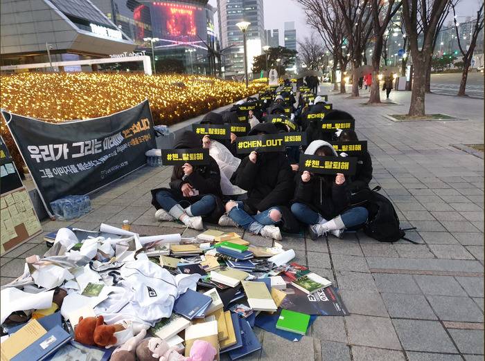 다른세대가 몰라서 그렇지 원래 시위 전문집단인 K팝덕후들.jpg | 인스티즈