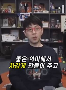 이동진이 말하는 '책 VS 영화 중에 교양을 쌓기에 더 좋은 것은 무엇인가' | 인스티즈