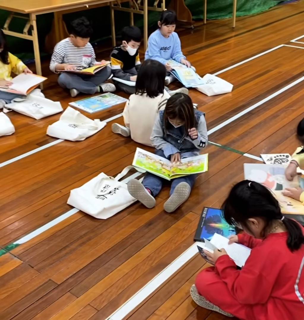 독서문화 확산과 공익 연대사업에 진심인듯한 평산책방.jpg | 인스티즈