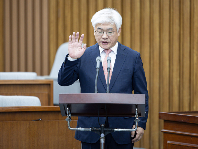 마은혁 "과거 군사독재정권에 맞서…헌법질서 수호하겠다" | 인스티즈