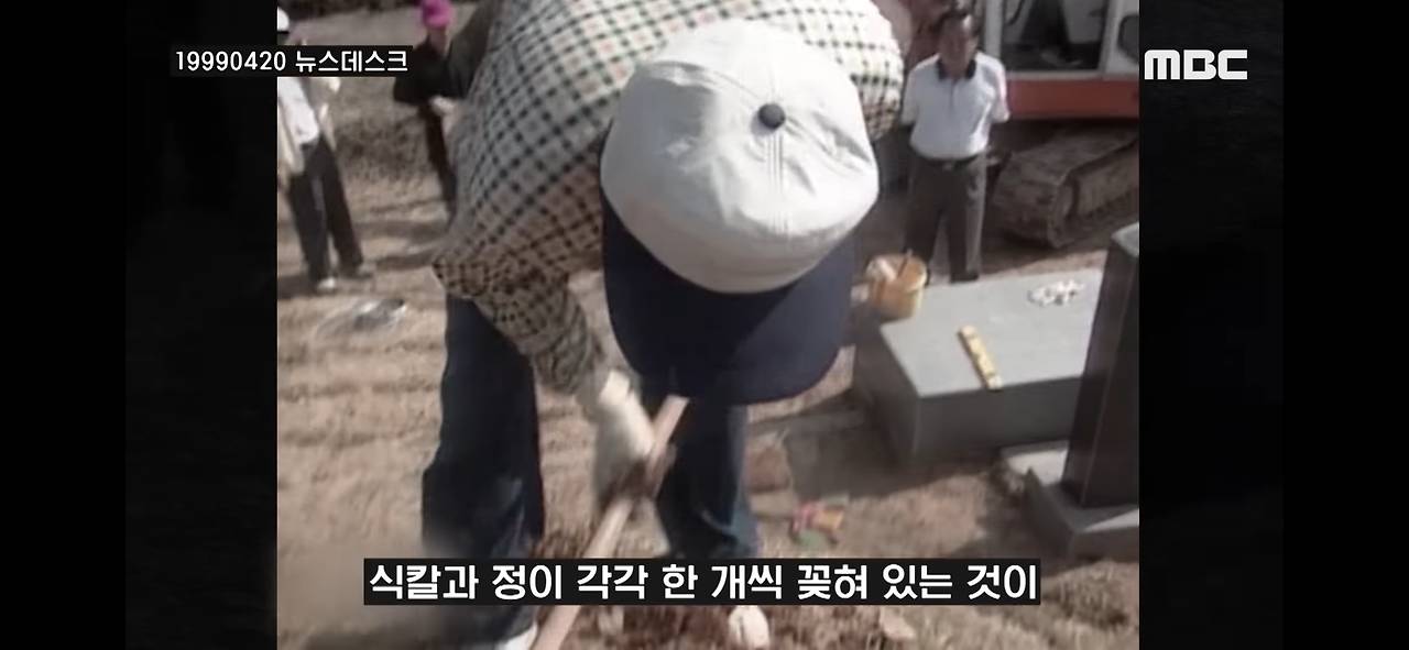 영화 '파묘' 속 쇠말뚝... 25년 전 이순신 묘에서 발견됨 . jpg | 인스티즈