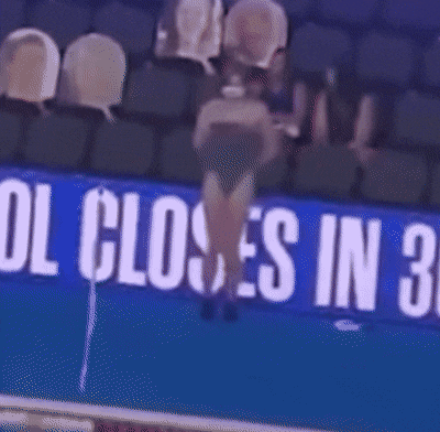 누가봐도 케이팝 듣고있음.gif | 인스티즈